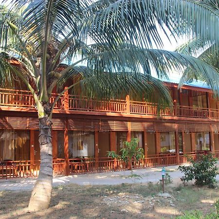 Pearl Park Beach Resort Lakshmanpur Exteriör bild